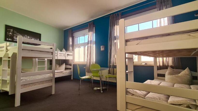 اتاق خانوادگی, Harz Hostel