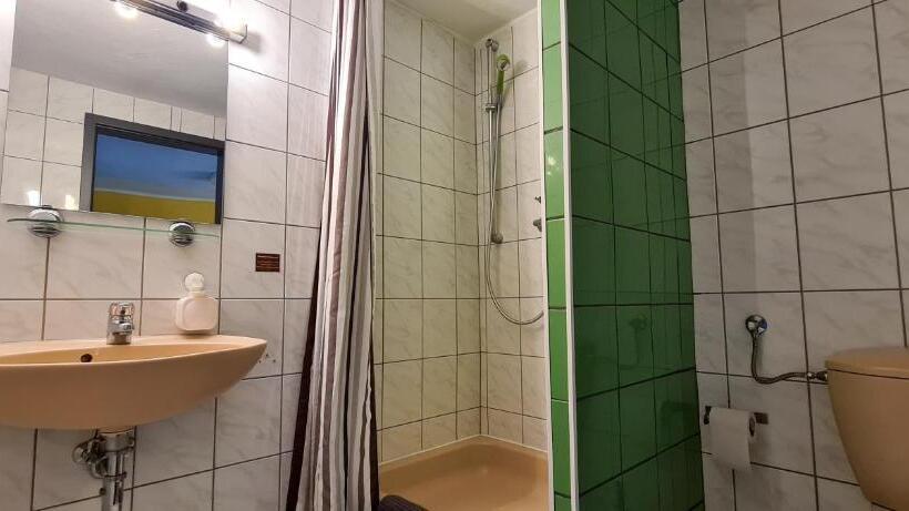 اتاق خانوادگی, Harz Hostel
