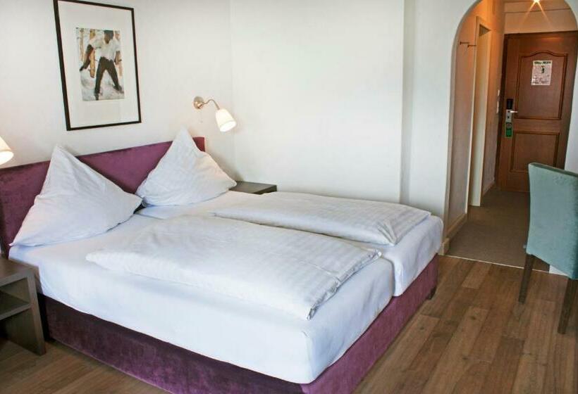 Номер Deluxe с Балконом, Bayerischer Hof