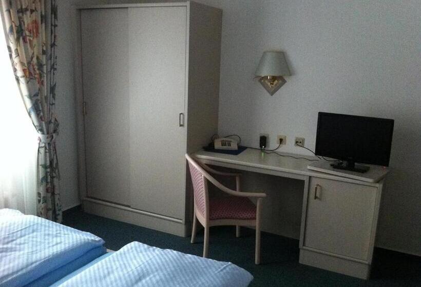 Номер Стандарт, Am Stadthaus Garni