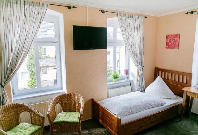 Семейный Номер, Landhotel Airport Inn
