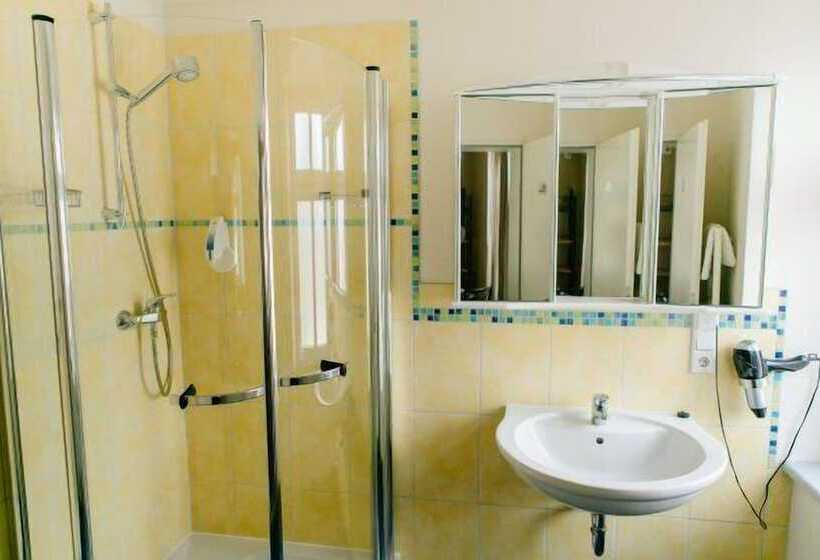 Семейный Номер, Landhotel Airport Inn