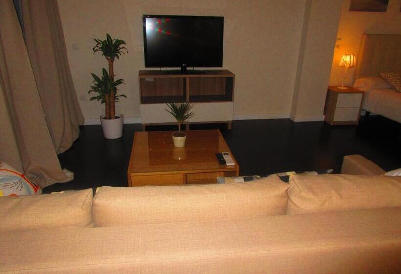 استودیوی استاندارد, Dormavalencia Hostel