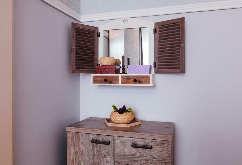 Quarto Familiar, Corel