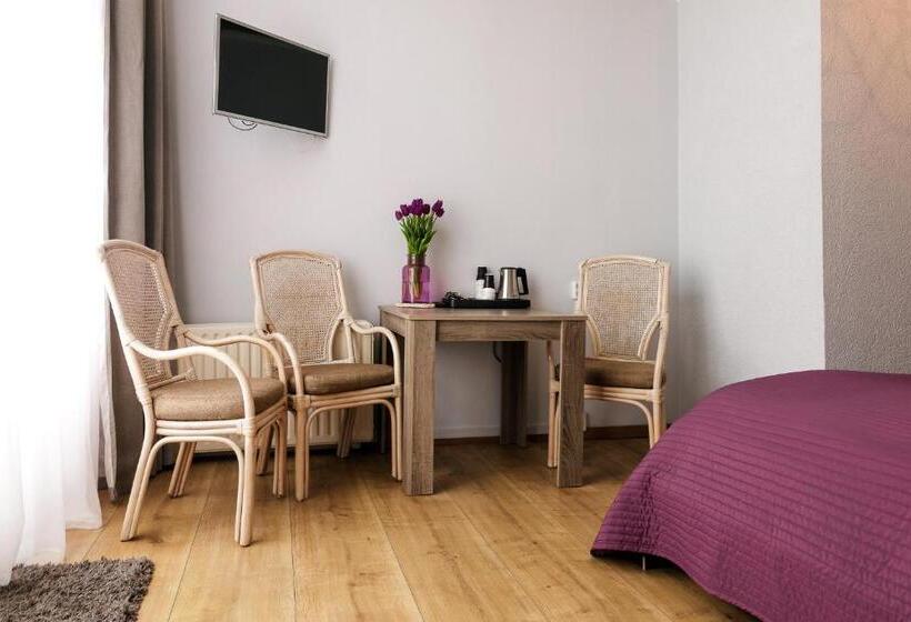 Quarto Familiar, Corel