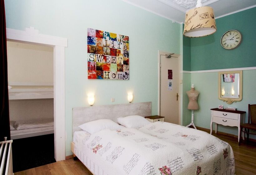 Quarto Familiar, Corel