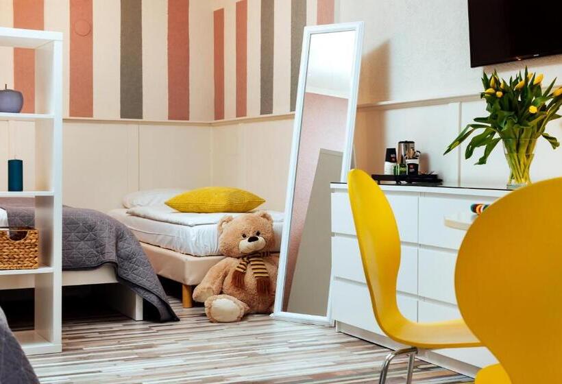 Quarto Familiar, Corel