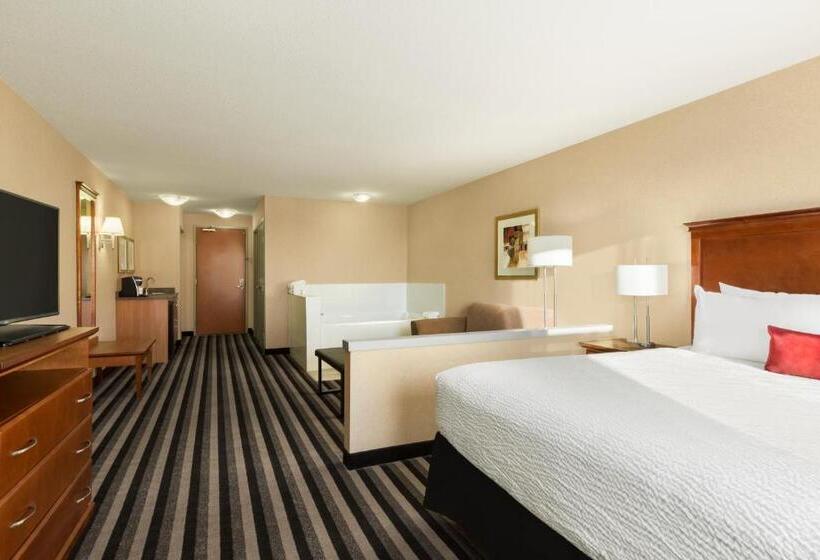 Люкс Повышенной Комфортности, Days Inn & Suites By Wyndham Edmonton Airport
