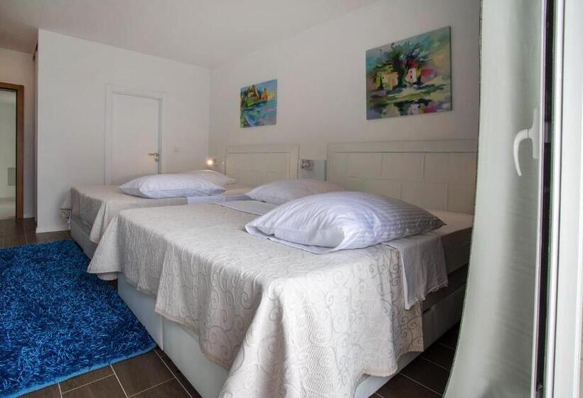 اتاق لوکس چهار تخته, Villa Mario