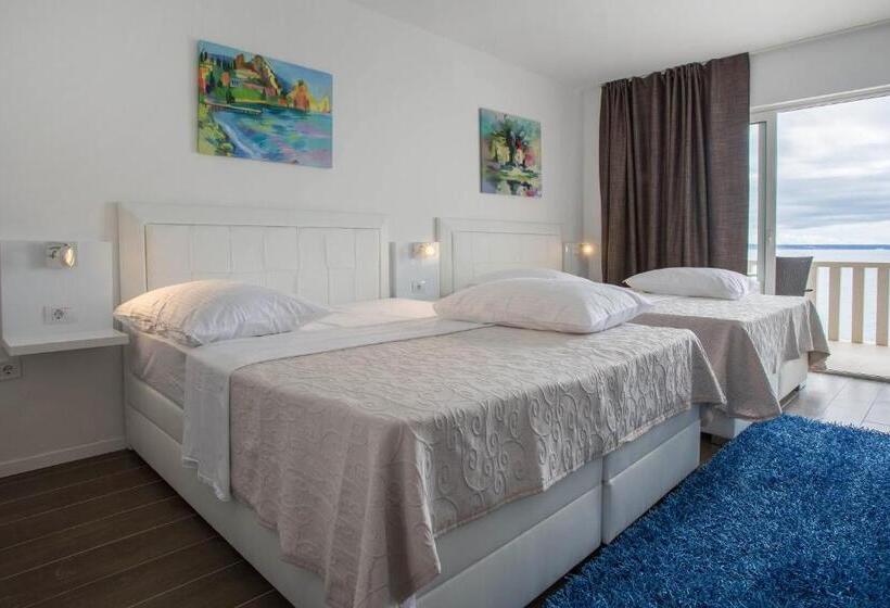 اتاق لوکس چهار تخته, Villa Mario