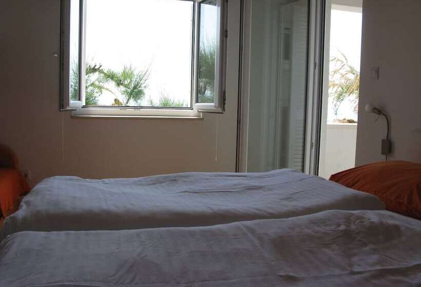 اتاق راحتی سه تخته, Villa Mario