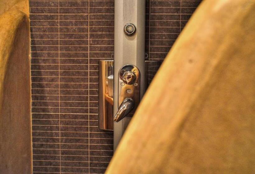 标准间, Iro Suites