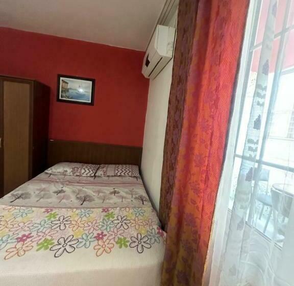 Трехместный Номер Стандарт с Балконом, Ada Motel