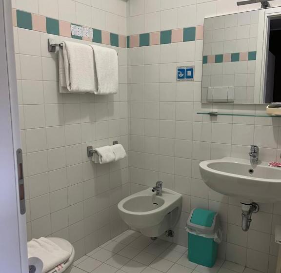 Четырехместный Номер Стандарт с Балконом, Albergo All'ancora