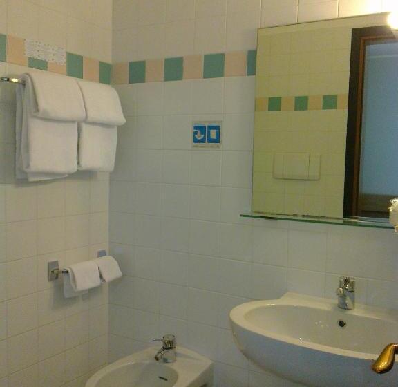 Номер Стандарт Вид на Озеро, Albergo All'ancora