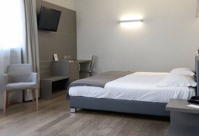 اتاق استاندارد یک نفره, Di Varese