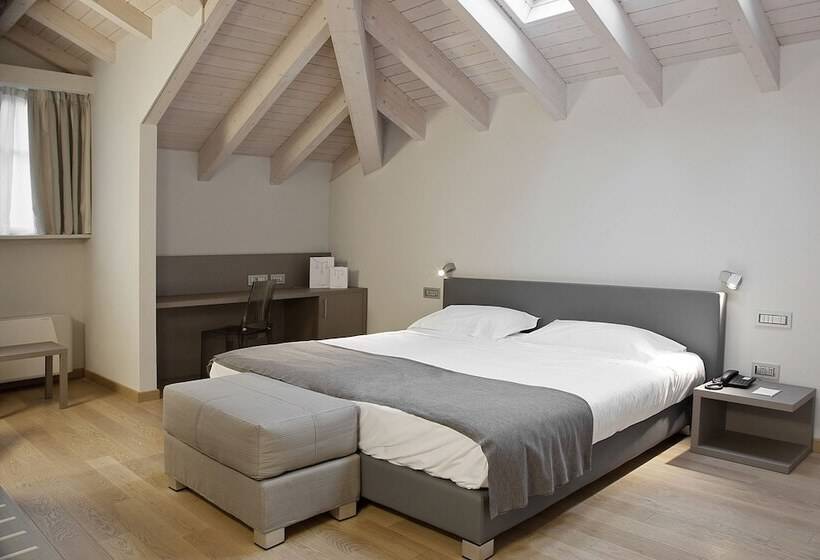 اتاق سوپریور, Di Varese