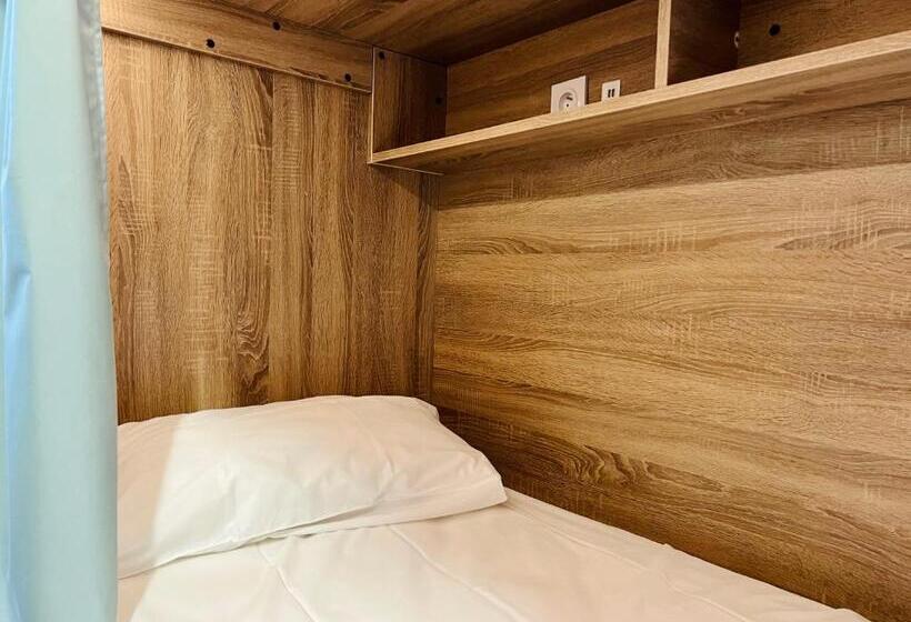 Cama em Quarto Compartilhado, The People Le Havre