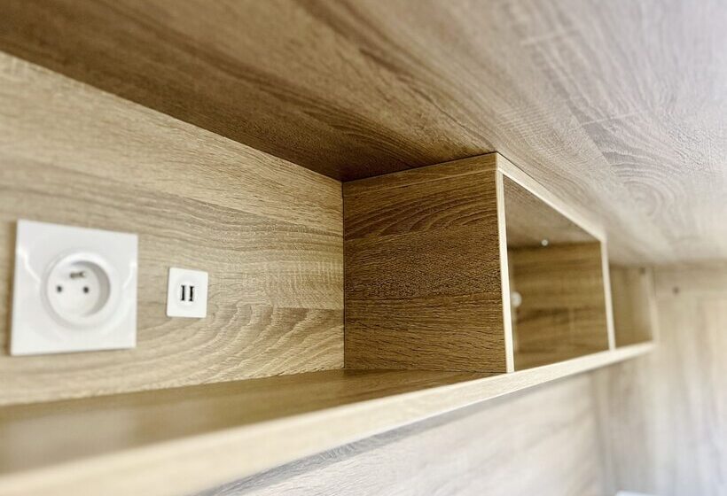 Cama em Quarto Compartilhado, The People Le Havre