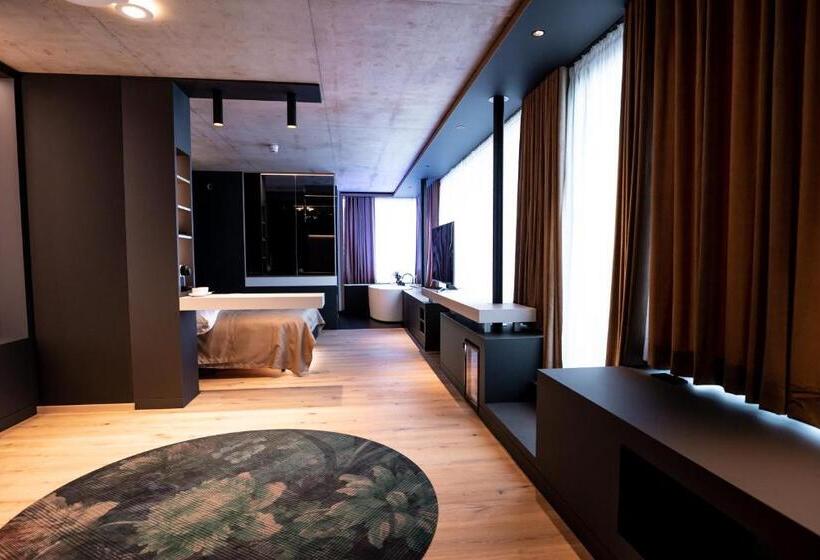 سوئیت با بالکن, Villa Boutique
