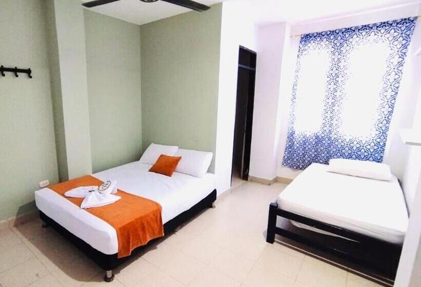غرفة قياسية ثلاثية, Laurel Plaza 46