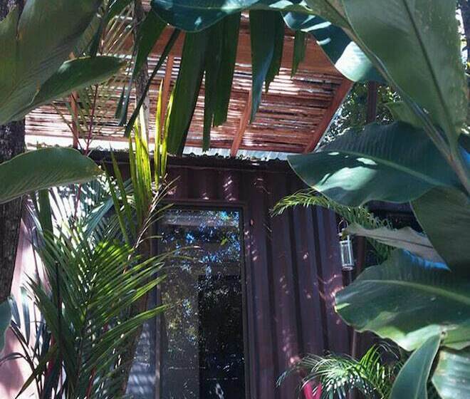 اتاق استاندارد سه تخته با چشم‌انداز استخر, Green Sanctuary