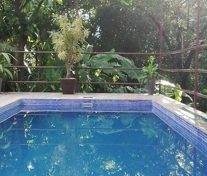 اتاق استاندارد سه تخته با چشم‌انداز استخر, Green Sanctuary