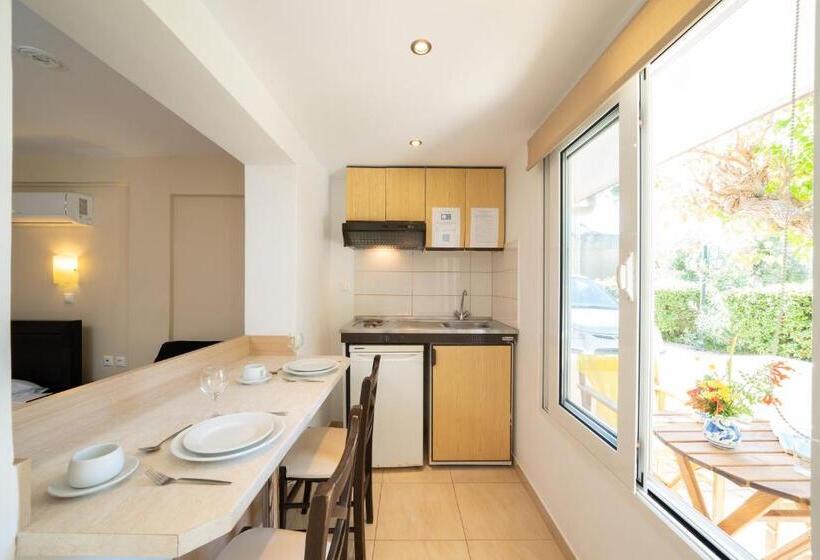 استودیوی استاندارد, Lorenzo House Apartments