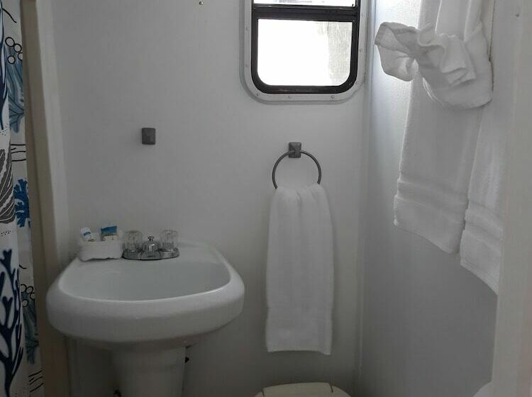 Бунгало Стандарт, Mangrove Marina And Resort Aqualodge Houseboats