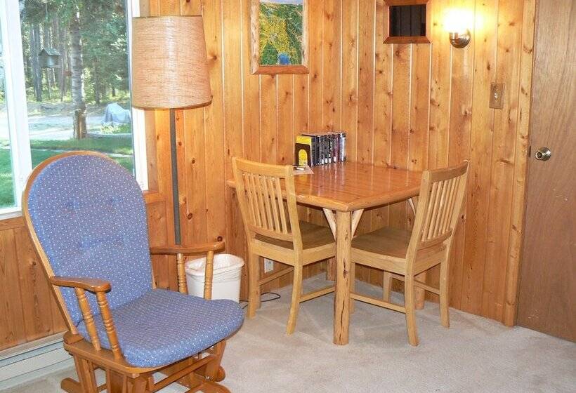 اتاق استاندارد با تخت دو نفره بزرگ, Smoky Bear Ranch Bed & Breakfast & Cabins