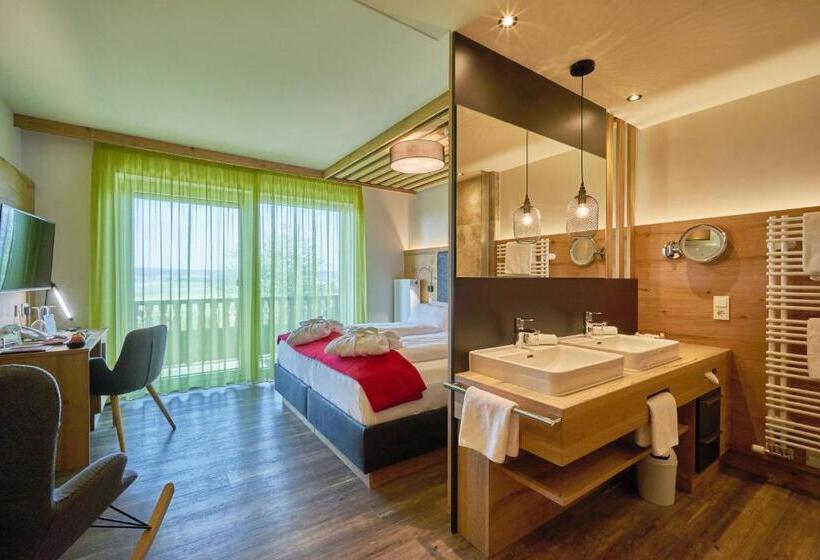 Quarto Deluxe com Sacada, Wellnesshotel Zum Koch