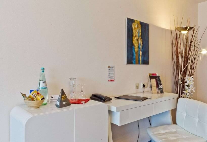 اتاق استاندارد سه نفره, Arthotel Ana Petite