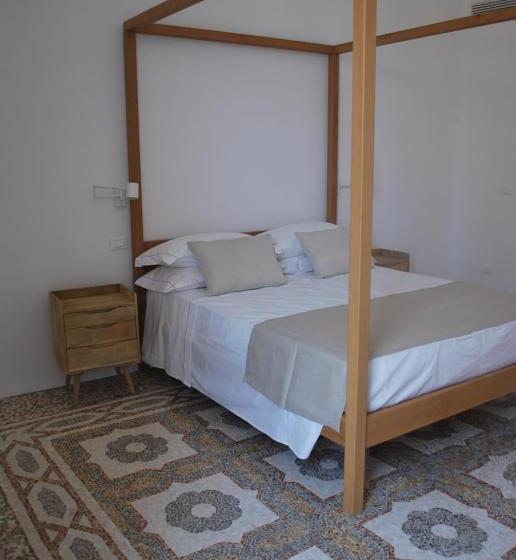اتاق لوکس با چشم‌انداز دریا, Palazzo Del Cavaliere