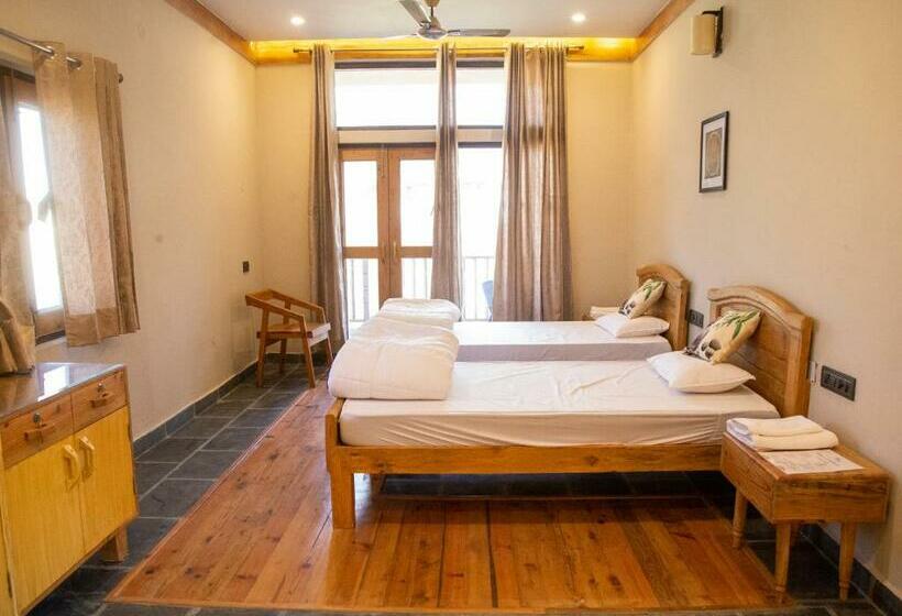 디럭스 룸, Osho Himalayas Wellness Resort