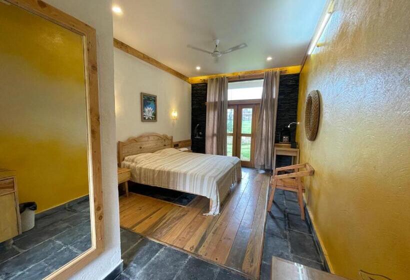 디럭스 룸, Osho Himalayas Wellness Resort