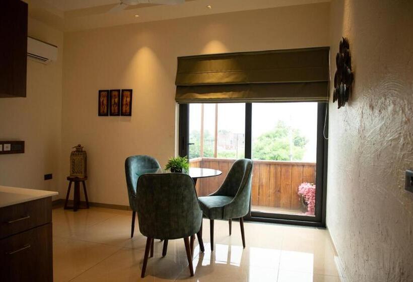 استودیوی استاندارد, Palm Villas