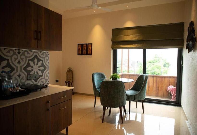 استودیوی استاندارد, Palm Villas