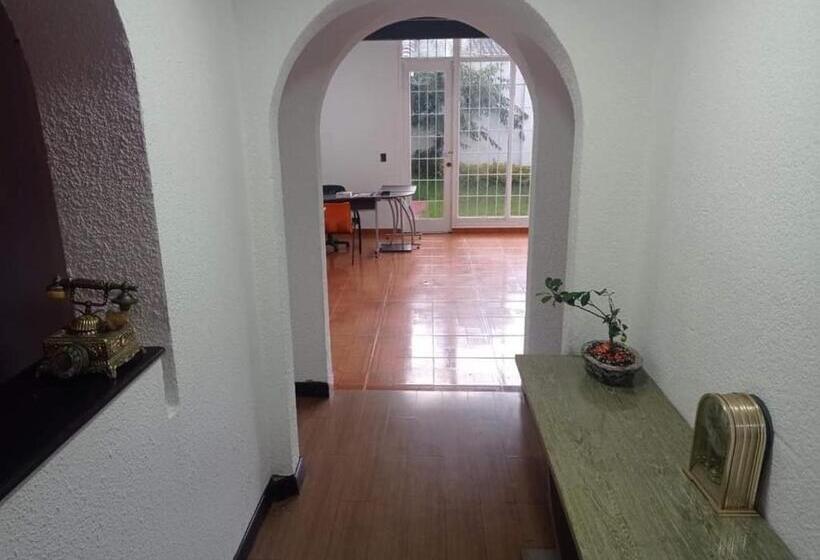 اتاق اکونومی یک تخته, Bogotá Calle 100