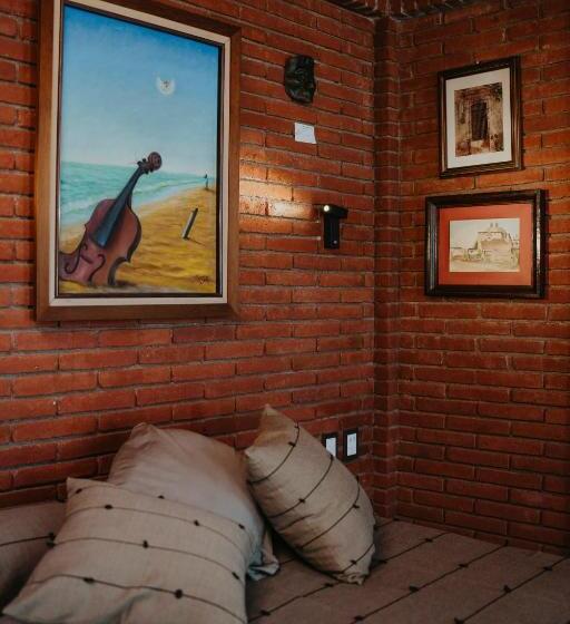 استودیوی استاندارد, Larimar Gallery Y Hotel Boutique