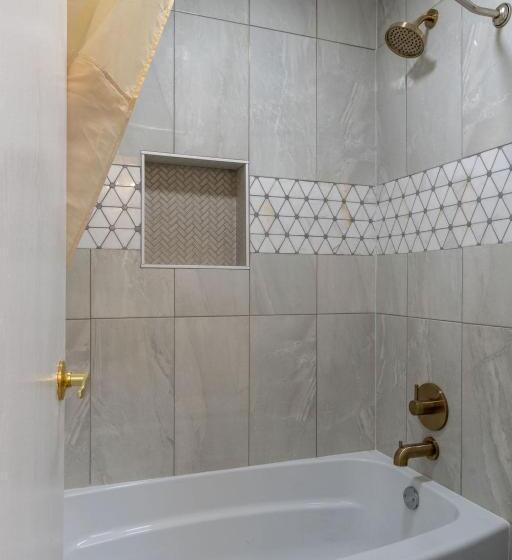 Люкс Deluxe Кровать Кинг, Dragonfly Inn & Suites