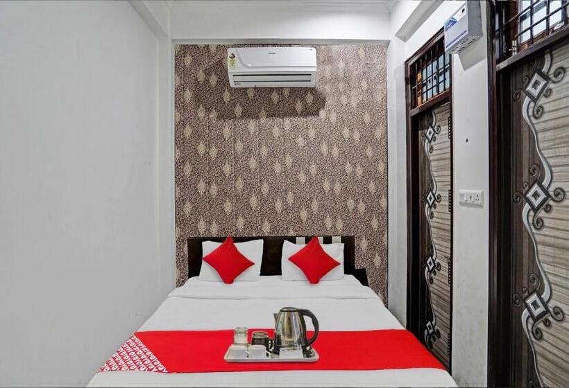 اتاق کلاسیک سه تخته, Flagship Visitor Guest House