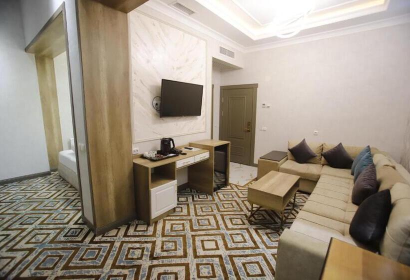 سوییت, Khan Palace