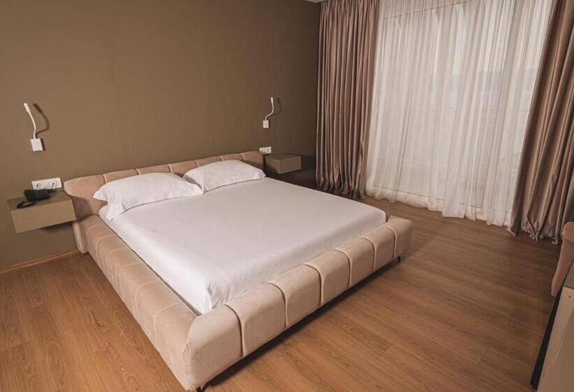 اتاق لوکس با بالکن و چشم‌انداز دریا, Grand Mirage