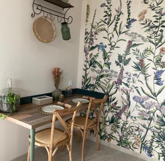 Номер Deluxe, Detente De La Lys