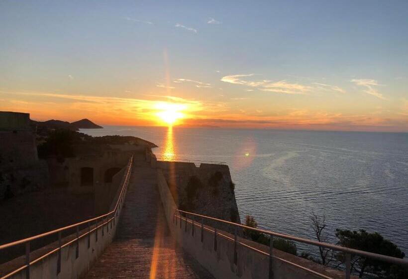 اتاق استاندارد با بالکن, Bed And Coffee Rooms Portoferraio