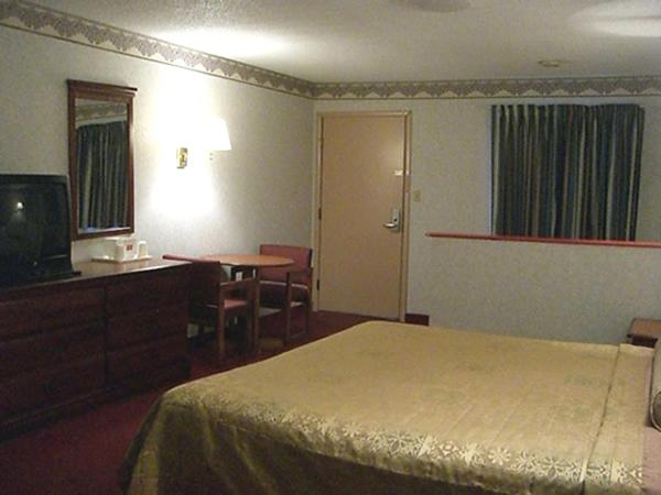 Стандартный Номер Кровать Кинг, Red Carpet Inn Williamstown