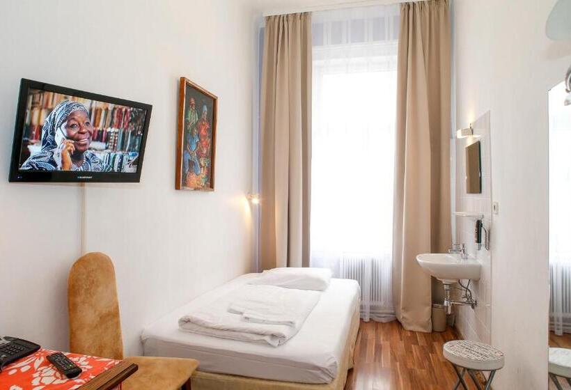 اتاق استاندارد یک تخته با سرویس بهداشتی مشترک, Very Central, 5 Min To City Center, Self Check In