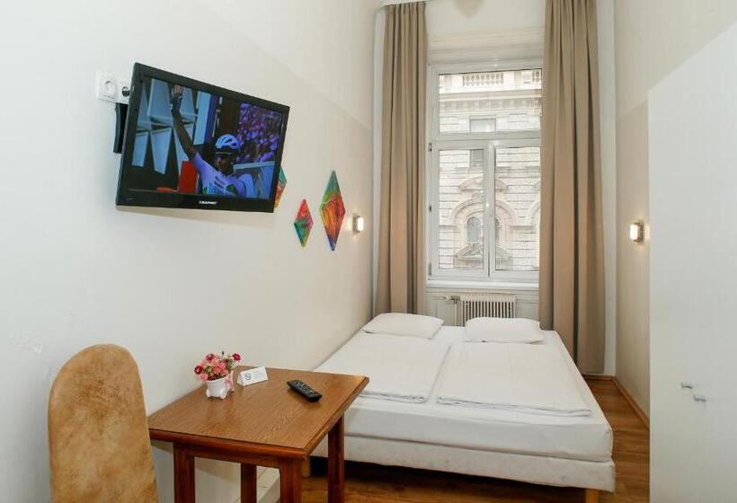 اتاق استاندارد با سرویس بهداشتی مشترک, Very Central, 5 Min To City Center, Self Check In