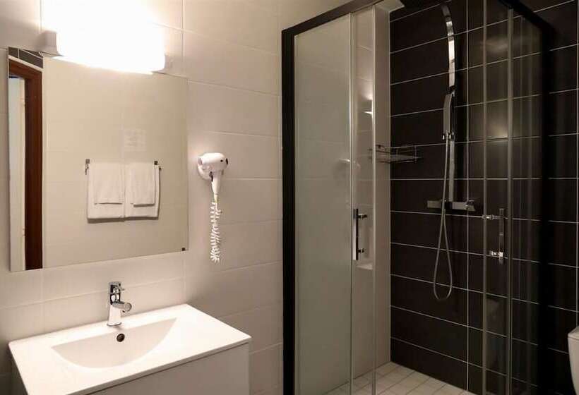 Номер Стандарт Трехместный, Hôtel Le Keroman
