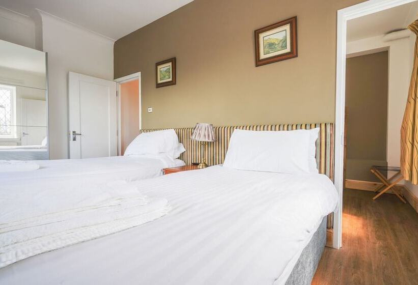 Quarto Triplo Estandar, Millstone Country Inn